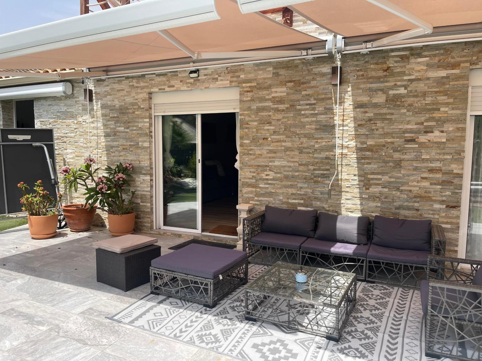 Suite Privada Frente A La Piscina Para 2 Personas Con Sofa Cama Para 2 Mas 4P No Es Casa Completa San Vicente Raspeig Extérieur photo