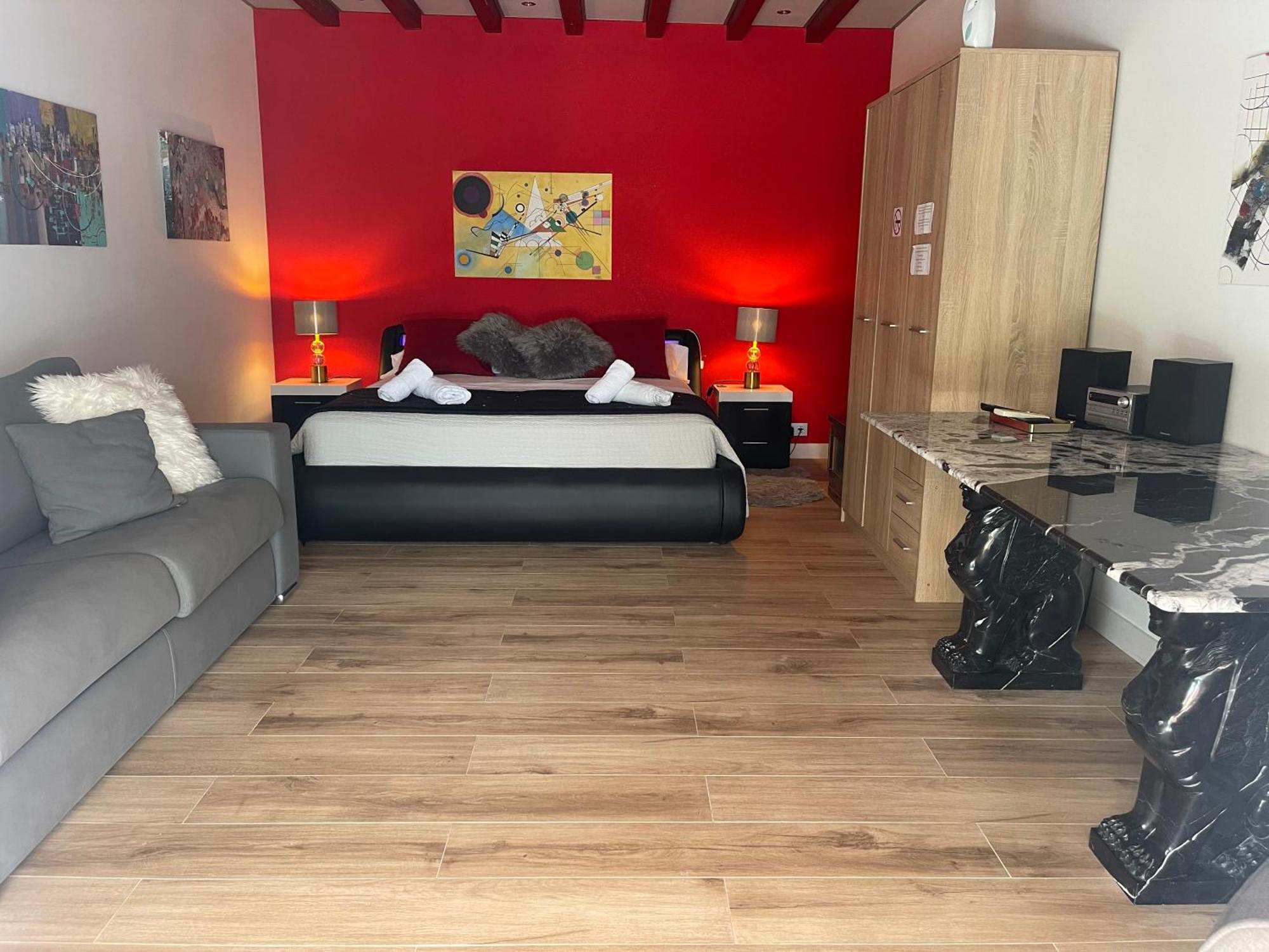 Suite Privada Frente A La Piscina Para 2 Personas Con Sofa Cama Para 2 Mas 4P No Es Casa Completa San Vicente Raspeig Extérieur photo